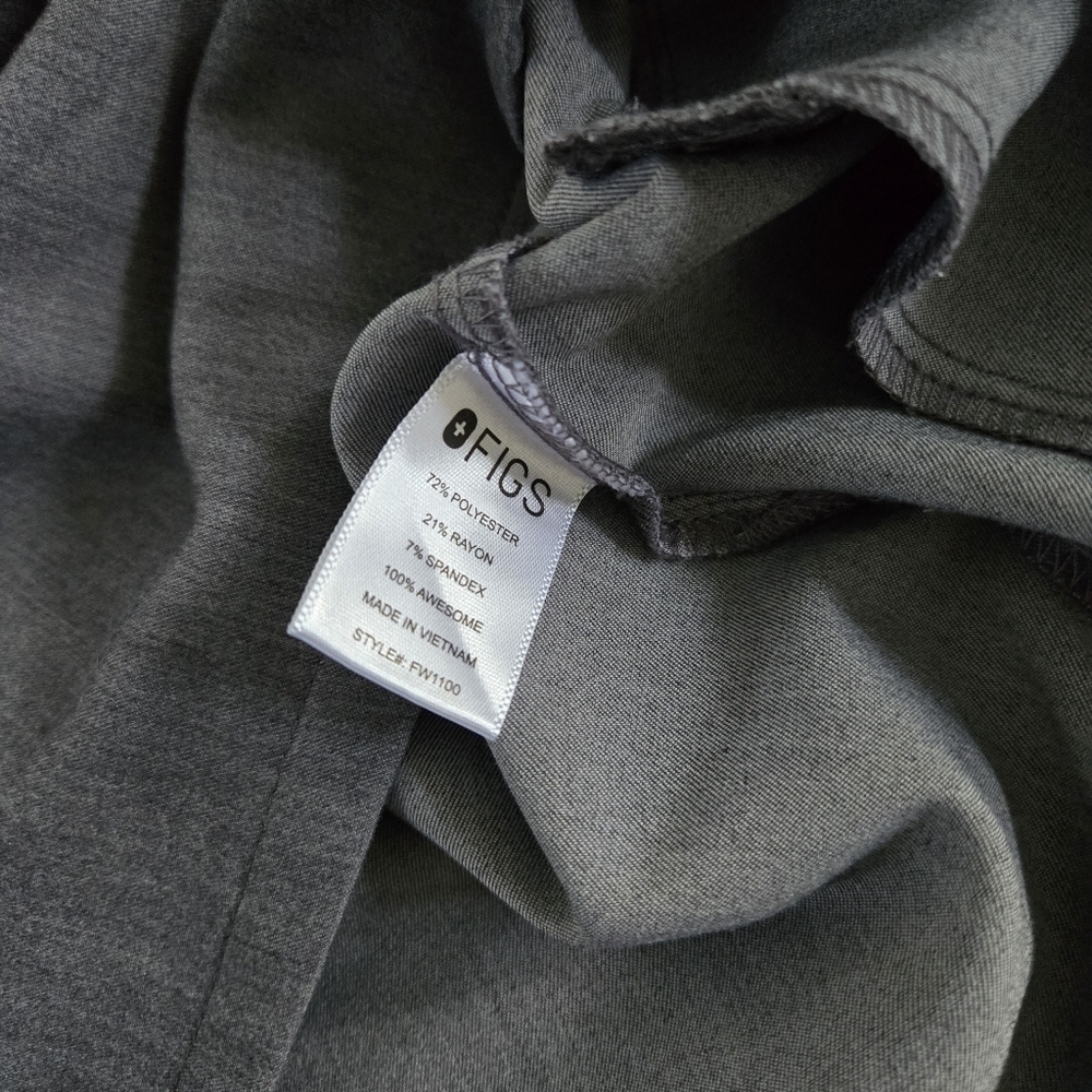 EUC Figs Casma Three-Pocket Scrub Top V-Neck FIONx Gray Short Sleeve Women's XS - Picture 5 of 7